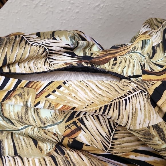 BEACH Midi Dress - Picture 10 of 12